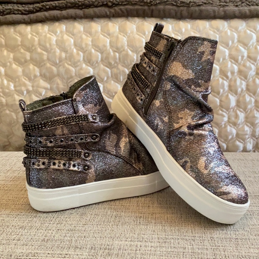 Brand new! NOT RATED high top glitter camo shoes. Ladies size 8.